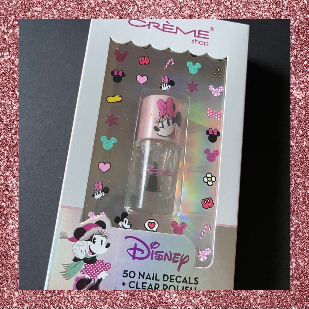 💅🏽 The Crème Shop x Disney holiday nail decals & clear polish.
